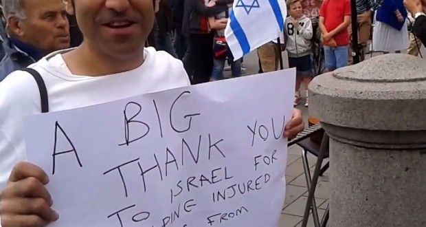 Manifestazione anti-Assad a Londra, ragazzo di origine araba ringrazia Israele perché cura i siriani feriti