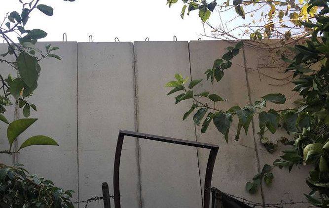 Un muro intorno a campi palestinesi che passerà sotto silenzio perché costruito in Libano